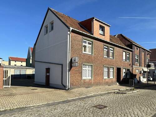 Seitenansicht - 1 Zimmer Mehrfamilienhaus, Wohnhaus in Genthin