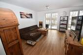 Wohnzimmer - Charmante 3-Zimmer-Wohnung zu vermieten!