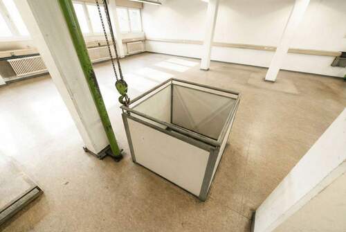 Lastenaufzug vorhanden - 