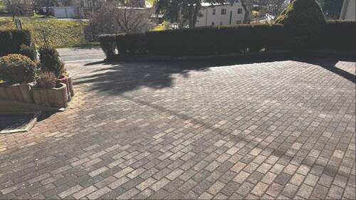 gepflasterte Zufahrt - 