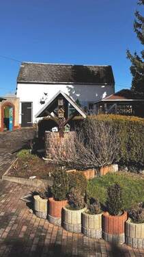 Nebengelass mit Brunnen - 