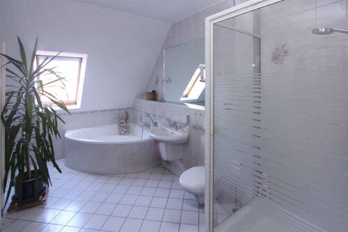 Beispiel Bad m. Wanne u. Dusche - 