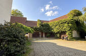 Hofbereich-Nebengebäude/Garagen - 