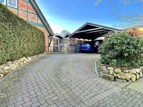 tolle Auffahrt zum Fachwerk-Carport - Mehrfamilienhaus, Wohnhaus in Quickborn zum Kaufen