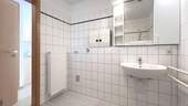 Badezimmer mit Waschmaschinenanschluss - Etagenwohnung mit 44,70 m² in Waldshut-Tiengen zur Miete
