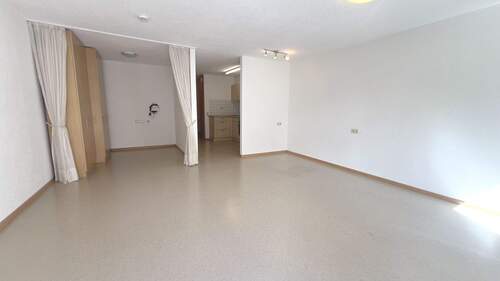 helles Wohn - und Schlafzimmer - 