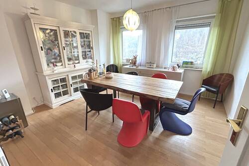 Zimmer - 9 Zimmer Mehrfamilienhaus, Wohnhaus zum Kaufen in Stuttgart