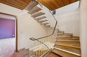 Zugang Dachgeschoss Treppenhaus mit Marmortreppe - 
