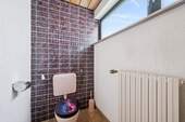Gäste-WC im Erdgeschoss mit Tageslicht - 