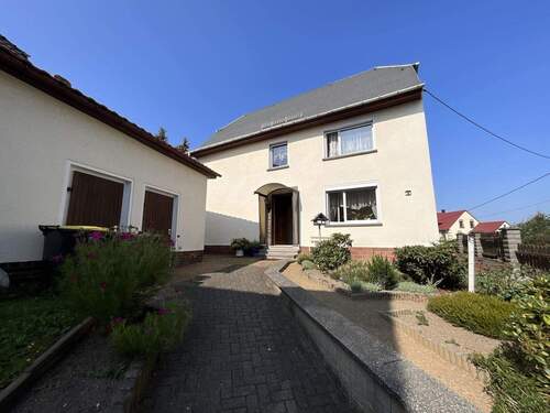 Vorderansicht mit Zuwegung - 