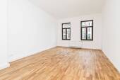 Wohnzimmer - Familienfreundliche 3-Zimmer-Wohnung mit sonnigem Innenhof-Balkon