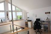 Helles Büro im Dachgeschoss - 