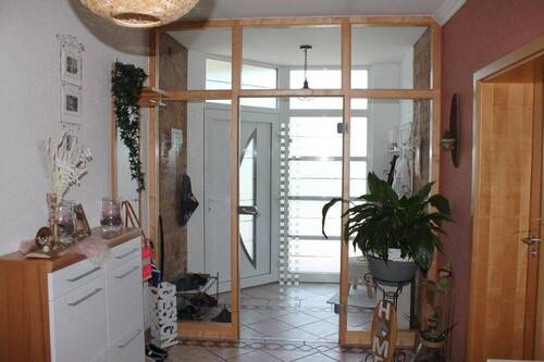 Hereinspaziert - Windfang u. Flur - 8 Zimmer Mehrfamilienhaus, Wohnhaus zum Kaufen in Hebertsfelden