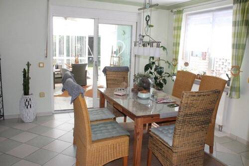 Esszimmer mit Blick zum Wintergarten - EG - HH - 