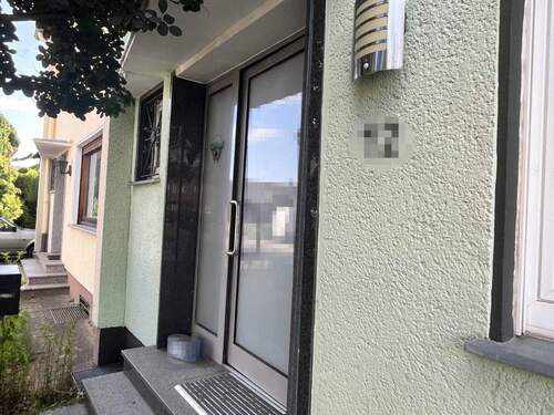 Hauseingang 1 - 5 Zimmer Doppelhaushälfte zum Kaufen in Moers