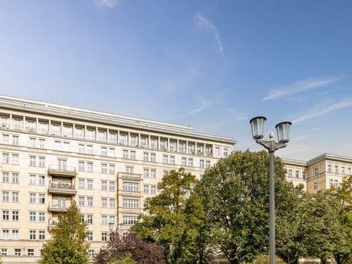 Karl Marx - Karl Marx - Denkmalgeschützte Wohnung mit stilvoller Möblierung fußläufig zum Frankfurter Tor