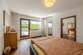 Schlafzimmer mit Ankleide - 