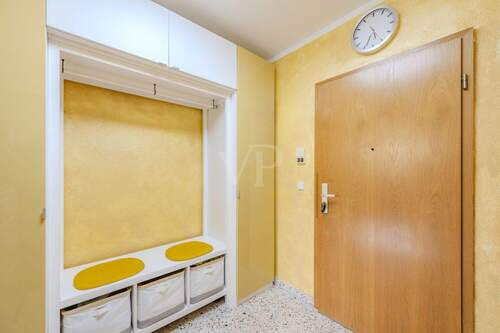 Eingangsbereich mit Gargerobe - 