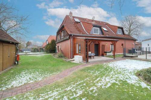 Südost-Ansicht - 9 Zimmer Einfamilienhaus in Uetze