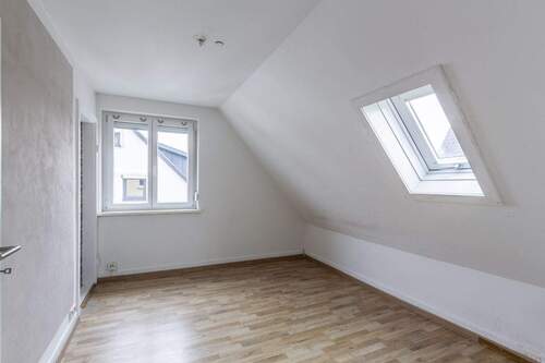 Zimmer 1 - 3 Zimmer Etagenwohnung in Nürtingen