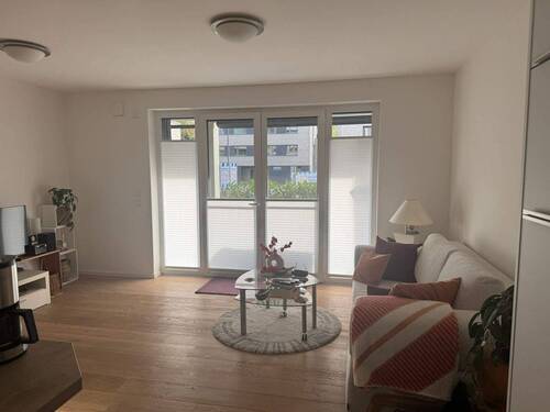 Wohnzimmer mit Ausgang zur Terrasse - 3 Zimmer Etagenwohnung in Hannover