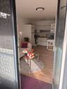 Blick von in der Terrasse in den Wohnbereich und i - 