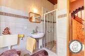 Badezimmer mit bodenebener Dusche im EG - 