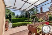 Blick vom Balkon und der Terrasse in den zauberhaften Garten - 