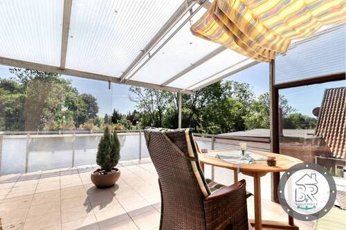 Überdachte, teils windgeschütze Dachterrasse - 
