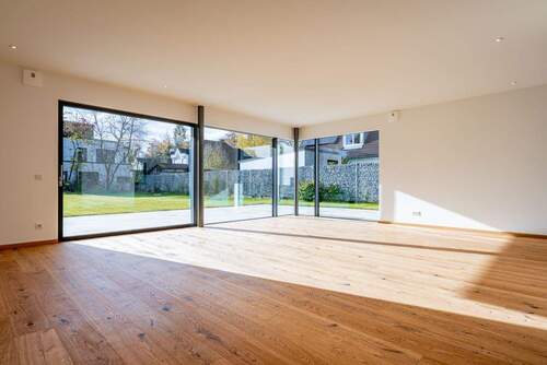 weitlaeufiger_Wohnbereich - 5 Zimmer Doppelhaushälfte in Ottobrunn