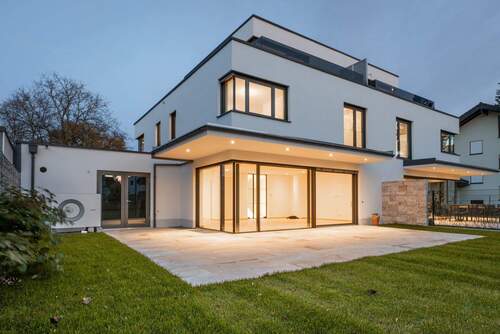 Fassade_oeffnet_sich_weit_in_den _Garten - 