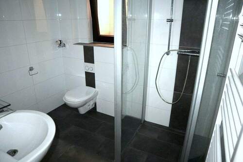 Duschbad mit Waschm.-Anschluss - 
