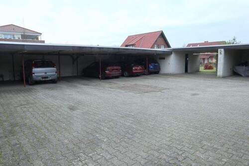 Überdacher Pkw-Stellplatz - 