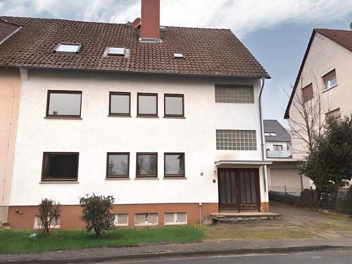 Hausansicht vorn - 6 Zimmer Mehrfamilienhaus, Wohnhaus in Walluf