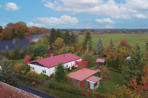 Wohnzimmer mit Essbereich - 3 Zimmer Einfamilienhaus in Mirow