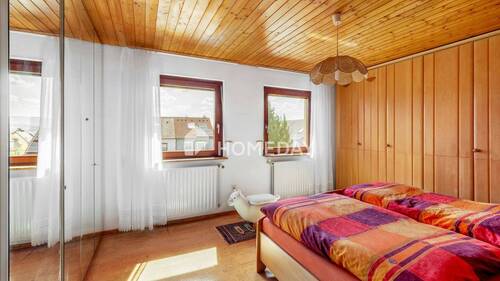1. OG Schlafzimmer 1 - 