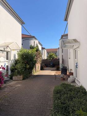 Zuweg zum Haus - Familienfreundliches Haus mit Terrasse in Birkenfeld
