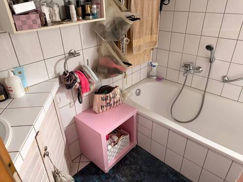 Bad mit Wanne - 