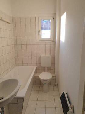 Beispiel Wannenbad mit Fenster - 