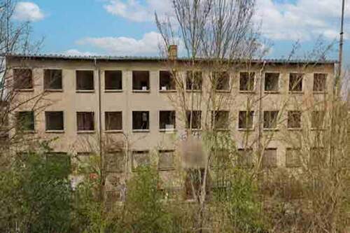 Frontansicht - Vielseitiges Investment - Sanierungsimmobilie mit vorgenehmigtem Nutzungskonzept auf großem Areal