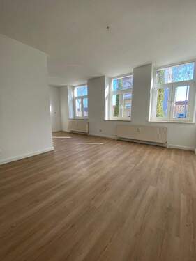 Wohnzimmer - 2 Zimmer Etagenwohnung in Magdeburg