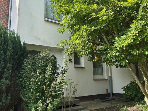 Hausansicht vorne.JPG - 4 Zimmer Reihenmittelhaus in Mönkeberg