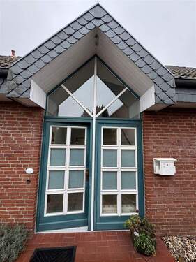 Eingangstür - Einfamilienhaus mit 112,00 m&sup2; in Schönkirchen zum Kaufen