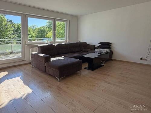 Wohnzimmer - Sonne, Raum & Potenzial - Ihr neues Zuhause mit Terrassenblick