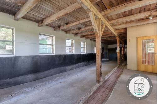 Stallung am Haupthaus mit Zugang zum Wohnbereich - 