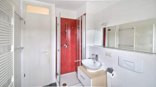 Wanne, Dusche & Fenster - 