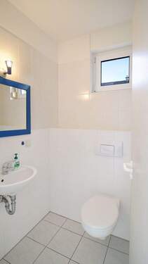 Gäste WC mit Fenster - 