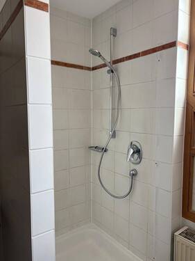 Dusche im Badezimmer.JPG - 
