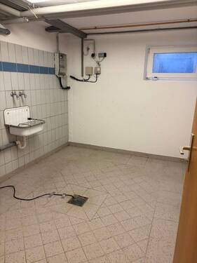Waschraum im Keller.JPG - 