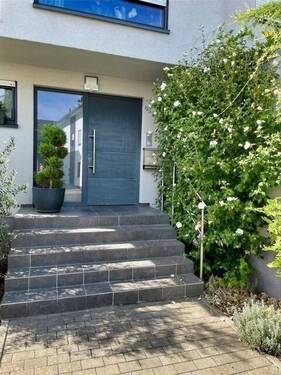 Jede Stufe ein Schritt Richtung Lebensqualität - Architektonisches Highlight: modernes Wohlfühlhaus !